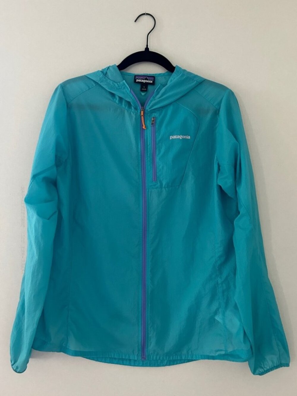 Patagonia windbreaker size L